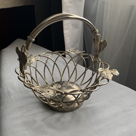 Vintage Godinger Silver Plated Basket with Handle - Picture 2 of 6